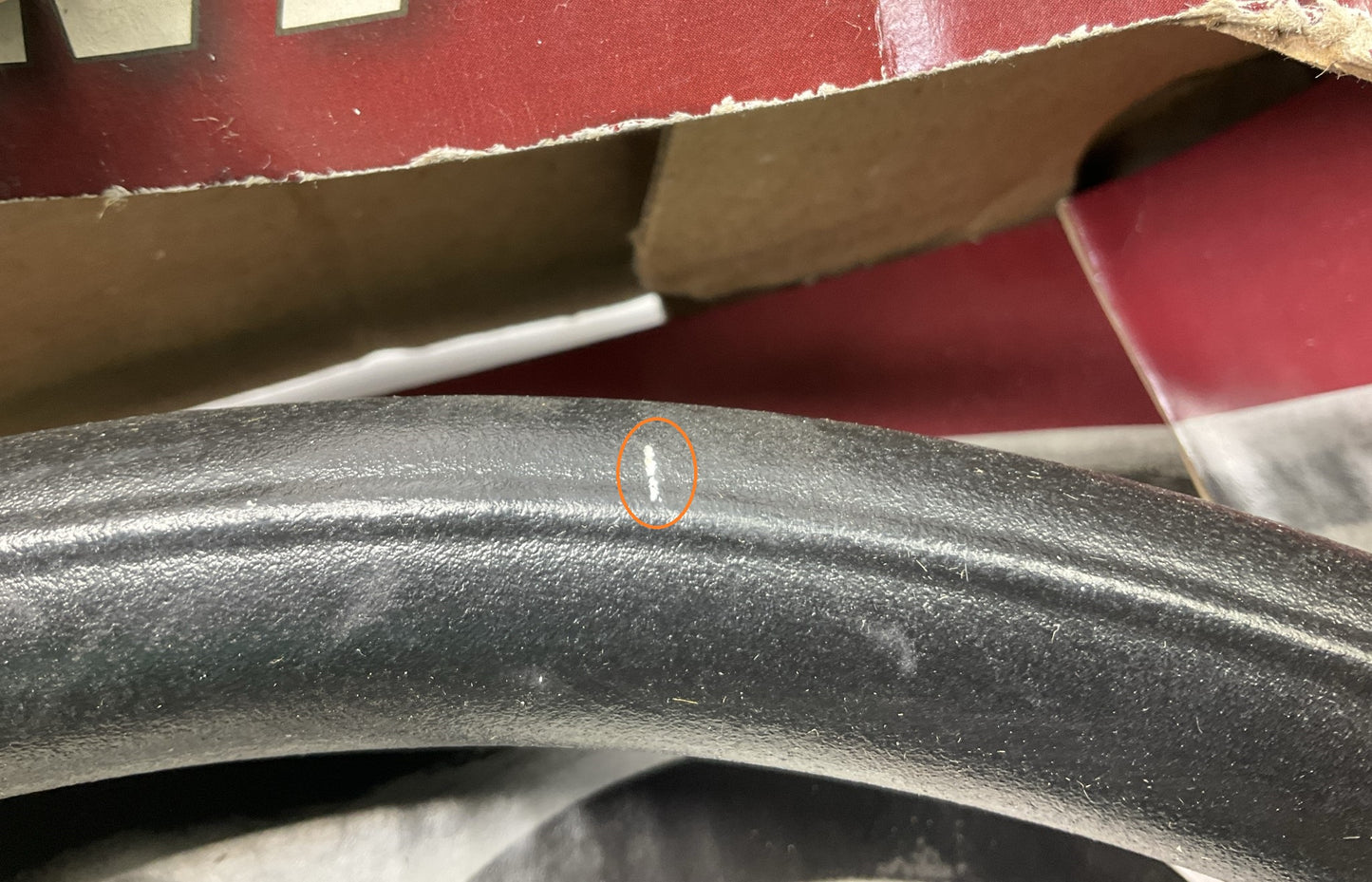 SCATCHED, SEE ACTUAL PHOTOS, Grant 870 Challenger Series Steering Wheel, 13-3/4''