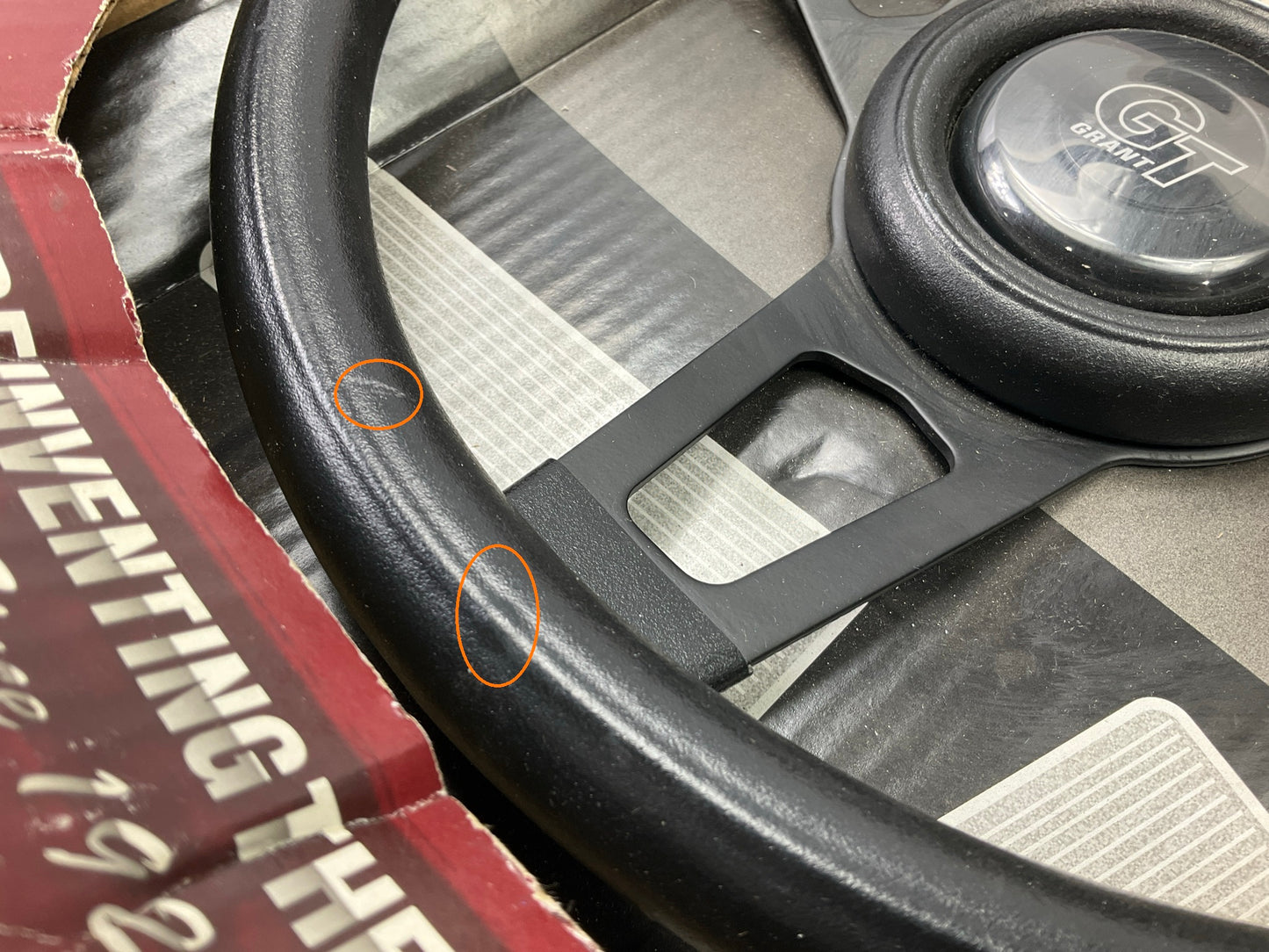 SCATCHED, SEE ACTUAL PHOTOS, Grant 870 Challenger Series Steering Wheel, 13-3/4''