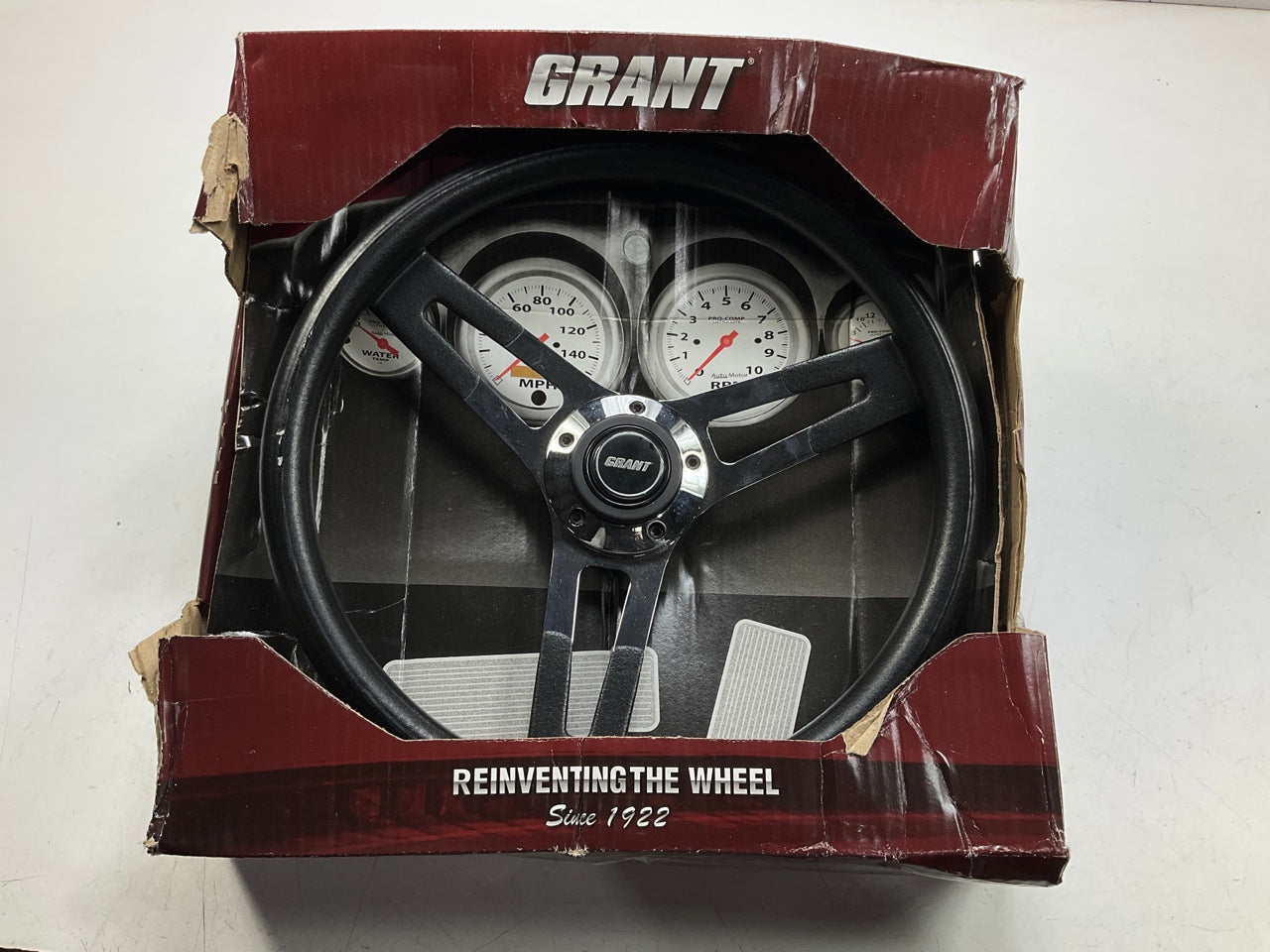 SCRATCHED Grant 990 Grant Classic 5 Steering Wheel - 14.5'' Diameter, 2-3/4'' Dish