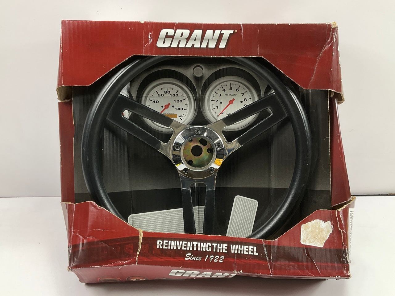 MISSING HORN BUTTON - Grant 990 Classic 5 Steering Wheel - 14.5'' Diameter