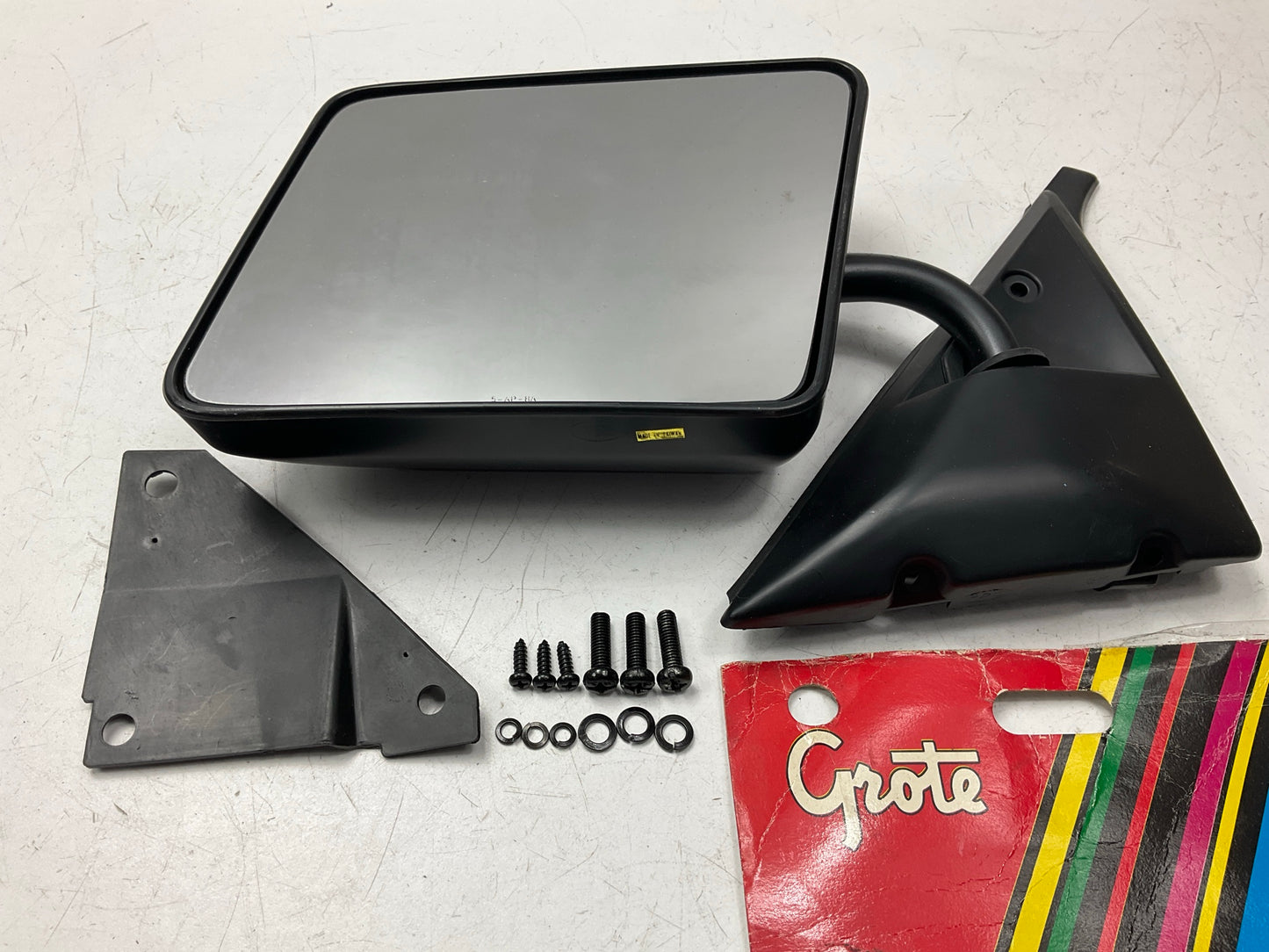 COSMETIC DAMAGE SEE PHOTOS Grote 28412-5 Blazer GMC S-10 Style Left Mirror Black