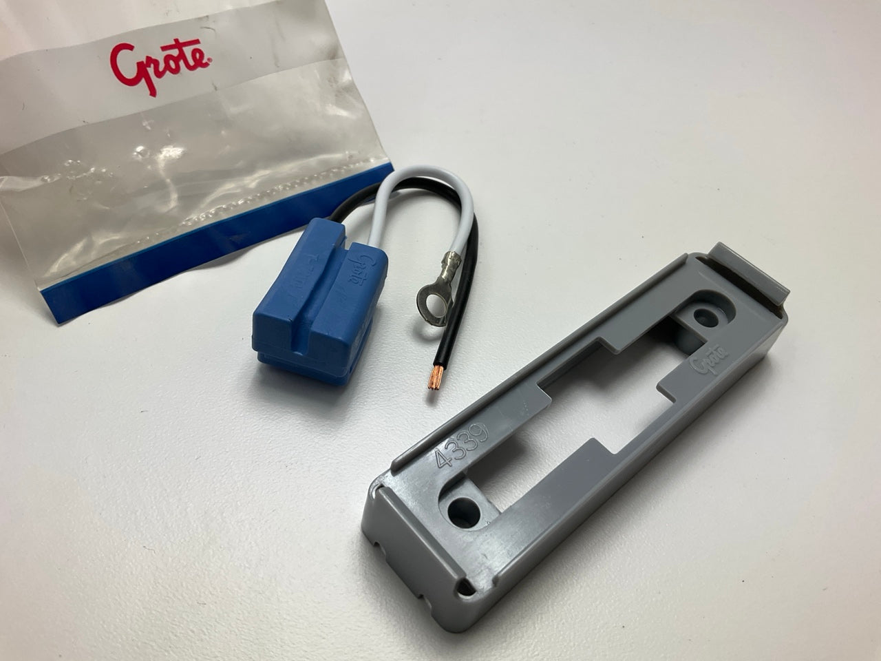 Grote 43390 Turn Signal Light Mounting Bracket & Pig Tail Kit Rectangular - Gray