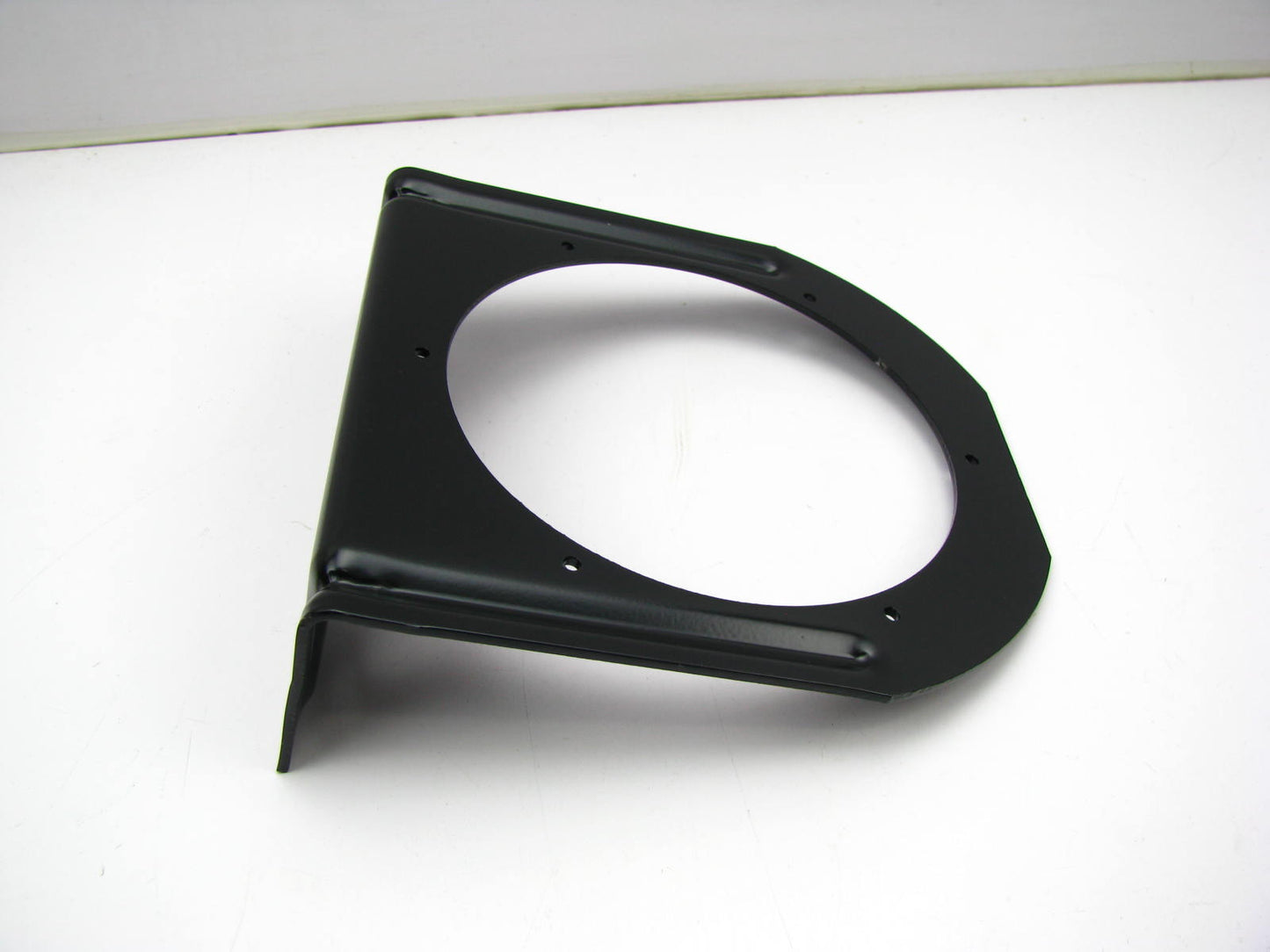Grote 43572 - 4'' Round Lamp Light Steel Mounting Bracket - BLACK
