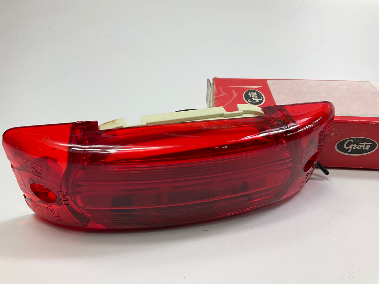 Grote 45462 Red Plastic Trailer Light Two-Bulb Turtleback Marker Lamp Light