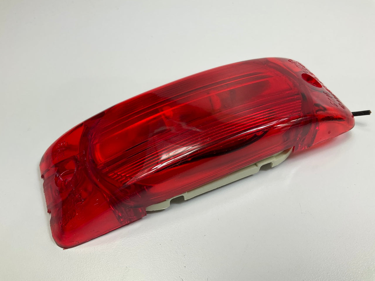Grote 45462 Red Plastic Trailer Light Two-Bulb Turtleback Marker Lamp Light