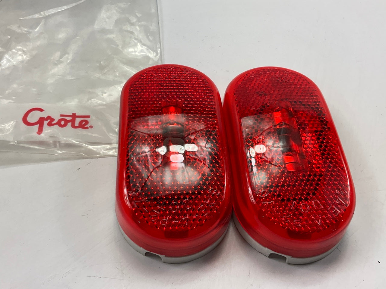 (2) Grote 45932 RED Two-Bulb Oval Pigtail-Type Clearance Marker Light Lamp