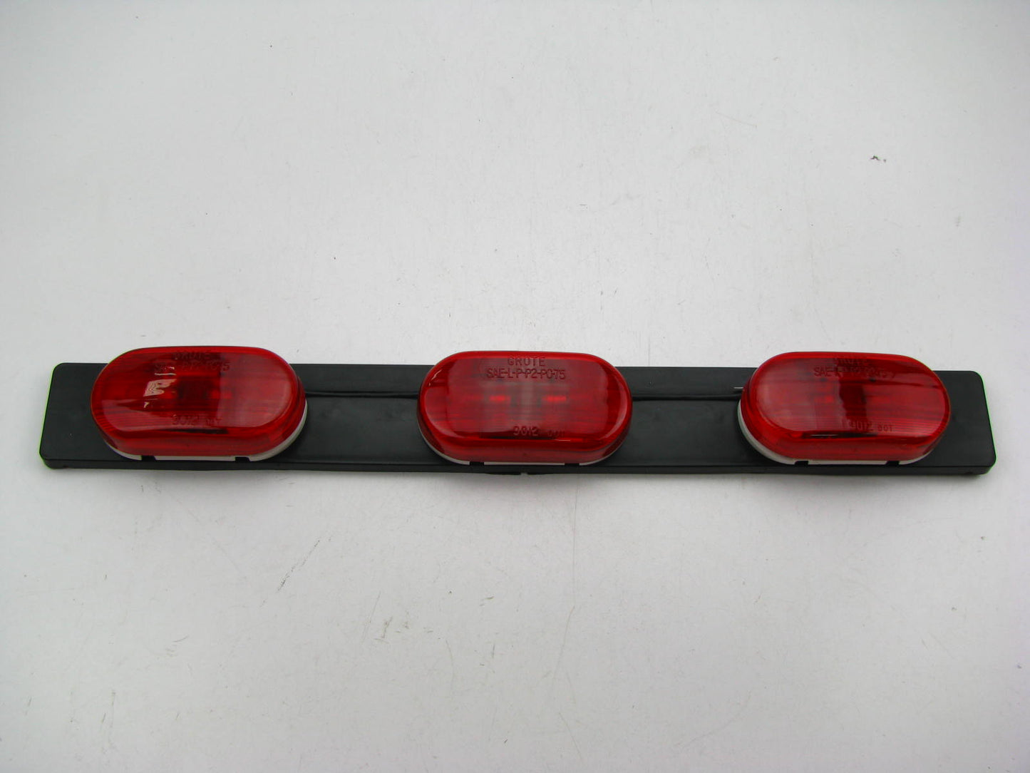 Grote 49072 Low-Profile Bar Light Lamp Trailer Marker Oval Red 3-Light