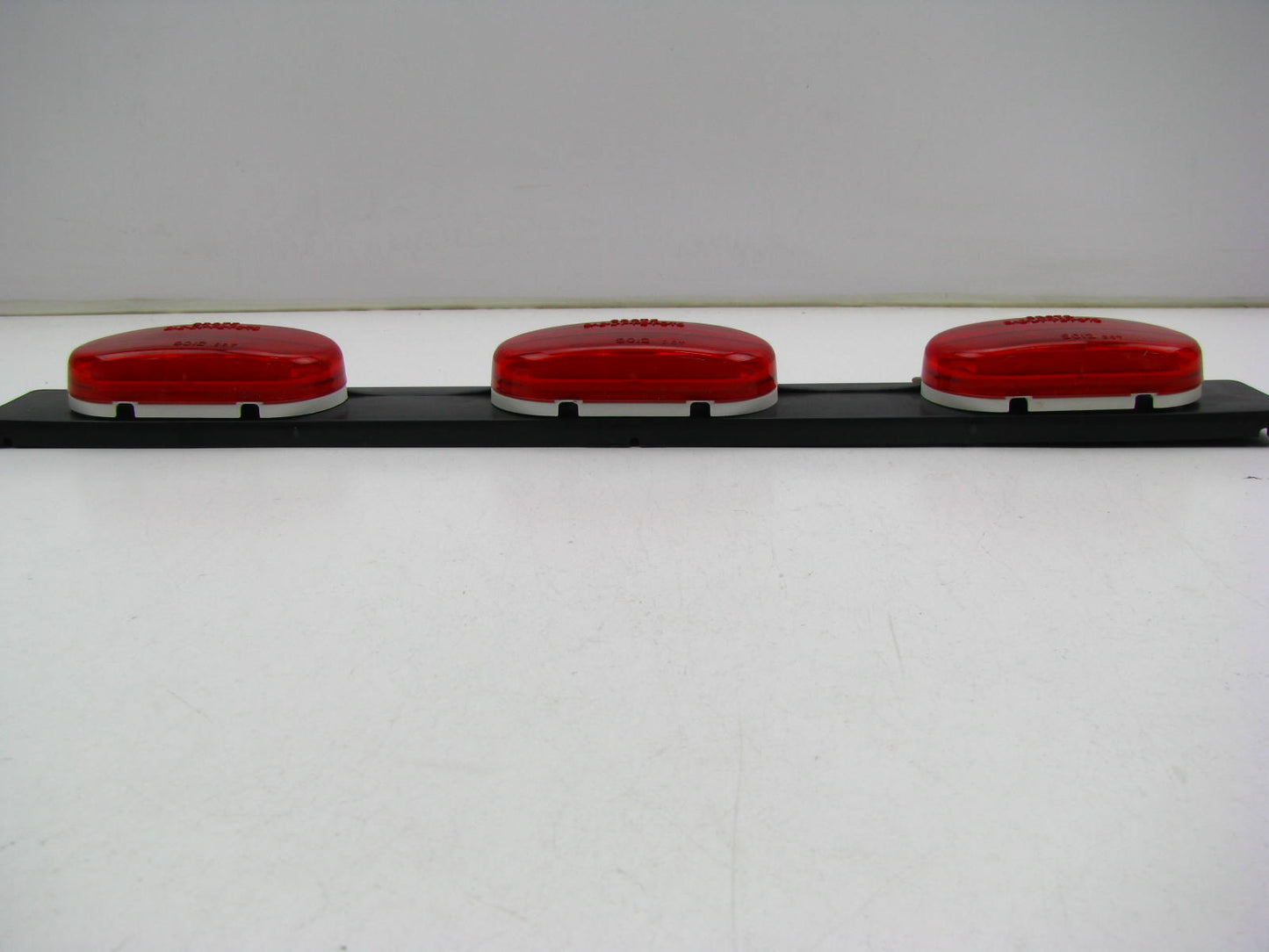 Grote 49072 Low-Profile Bar Light Lamp Trailer Marker Oval Red 3-Light