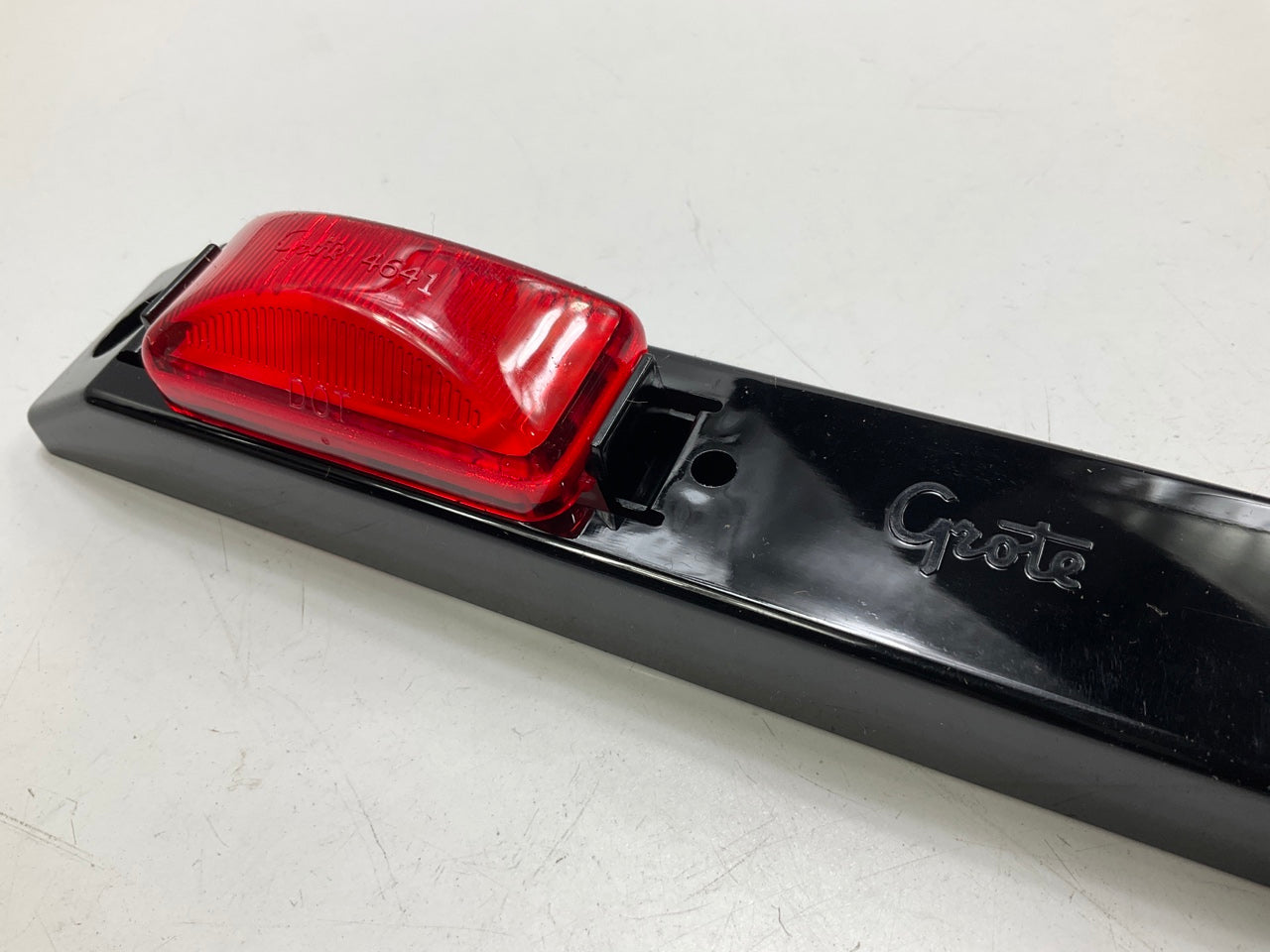 Grote 49172 US15 Series 3 Light Clearance / Marker Red Light Lamp Bar