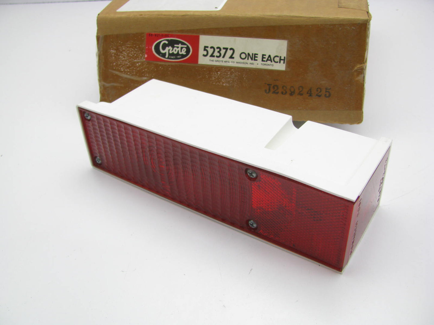Grote 52372  Red, Wrap-Around 5-In-1 Trailer Tail Light Lamp, Right Passengers