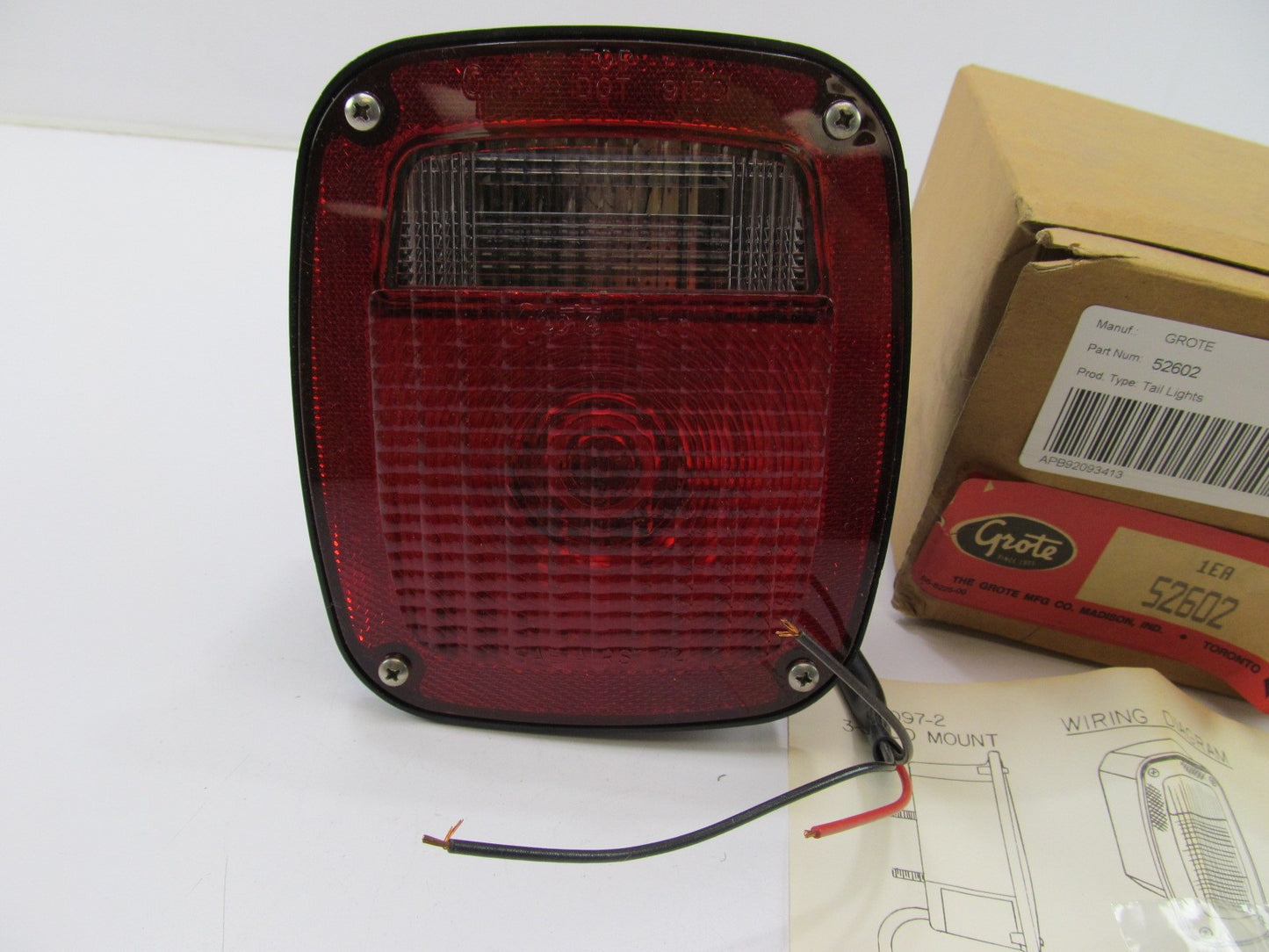GROTE 52602 - Two-Stud Stop / Tail / Turn Light For Dodge