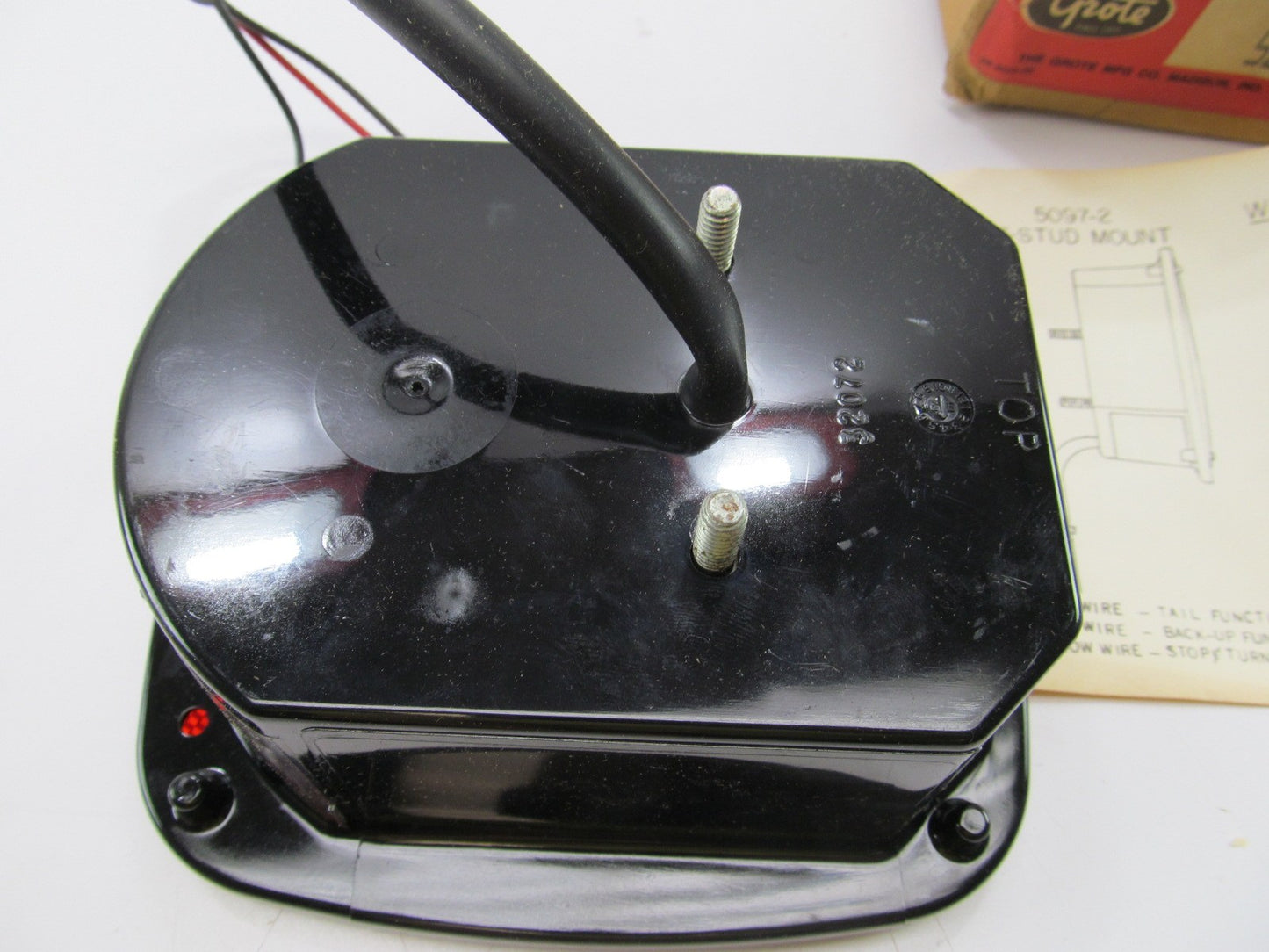 GROTE 52602 - Two-Stud Stop / Tail / Turn Light For Dodge Type 2