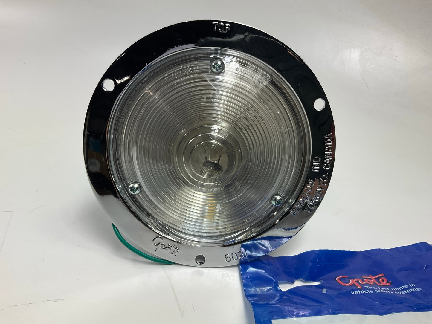 Grote 60311Shallow Die-Cast Utility Light Lamp