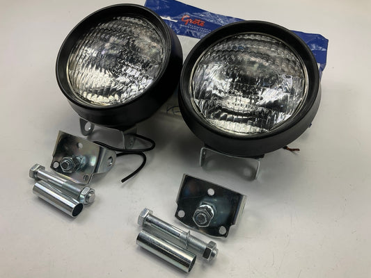 (2) Grote 64931 5'' 12V Tractor Utility Lights - Sealed Beam Spot Lamp PAR36