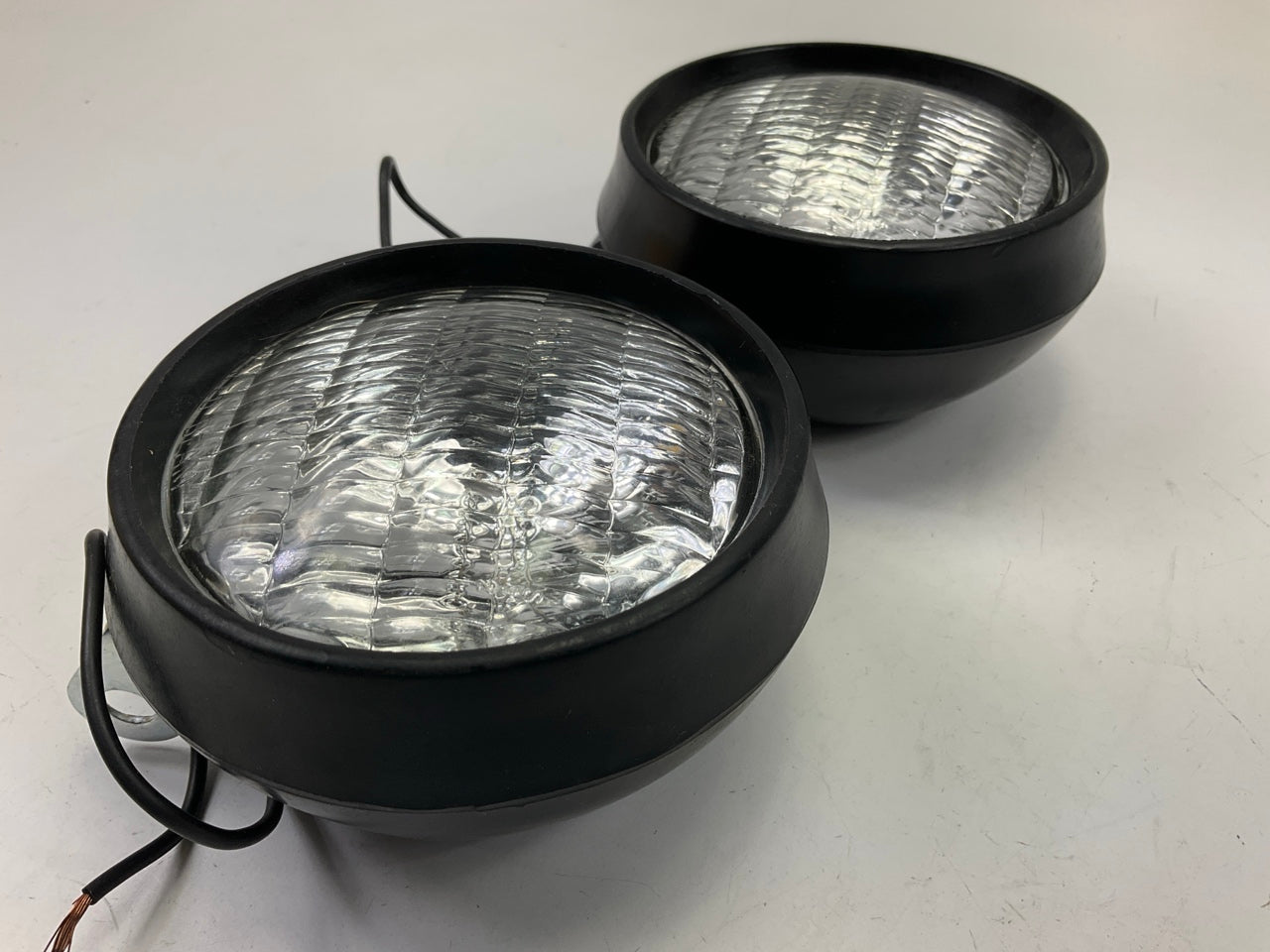 (2) Grote 64931 5'' 12V Tractor Utility Lights - Sealed Beam Spot Lamp PAR36