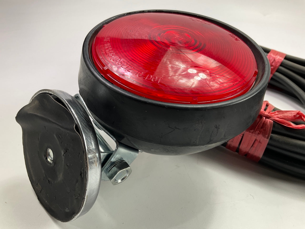 Grote 65402-4 Magnetic Round Red Trailer Towing Light Lamp Kit 4 Pole Connection