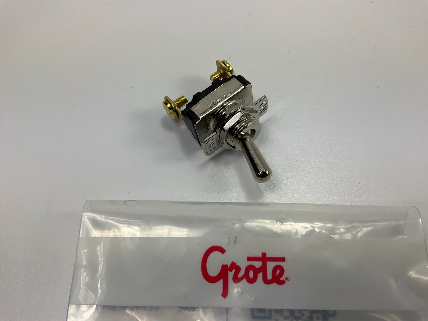 Grote 82-2116 Heavy Duty Toggle Switch, On/Off, 15A, 2 Screw, 12 Volt