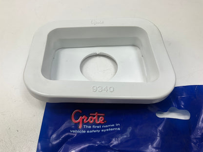 Grote 93400 Grommet For Small 3'' X 2'' Rectangular Light Lamp