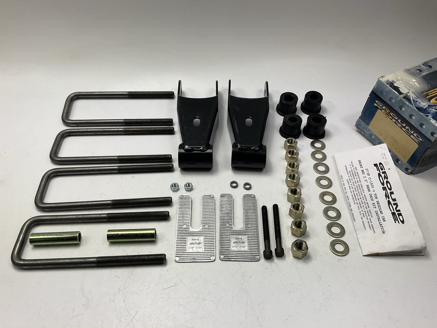 Ground Force 91209 2-1/2'' Rear Lowering Shackle Kit - 2007-2011 GMC Sierra 1500