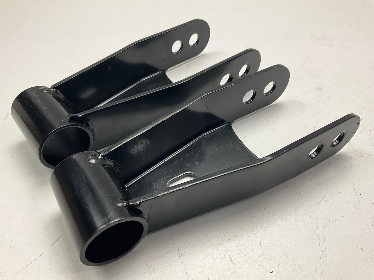 Ground Force 91209 2-1/2'' Rear Lowering Shackle Kit - 2007-2011 GMC Sierra 1500