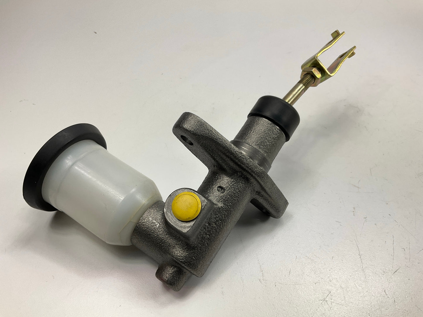 Guardian 30-116664 Clutch Master Cylinder For 1987-1988 Toyota Pickup