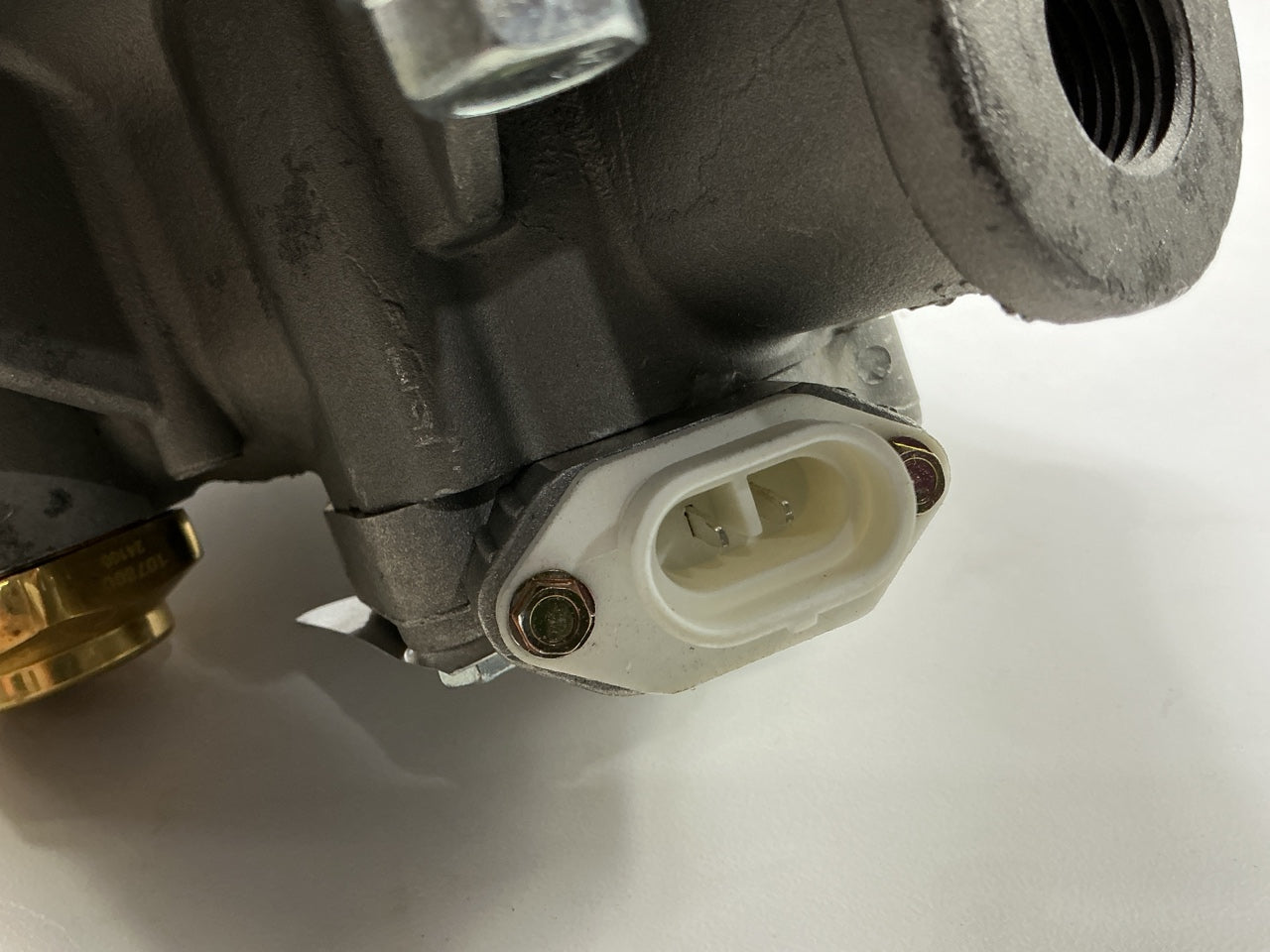 REMAN. Haldex 109685X AD-9 Air Brake Dryer, 12 Volt 3 Port