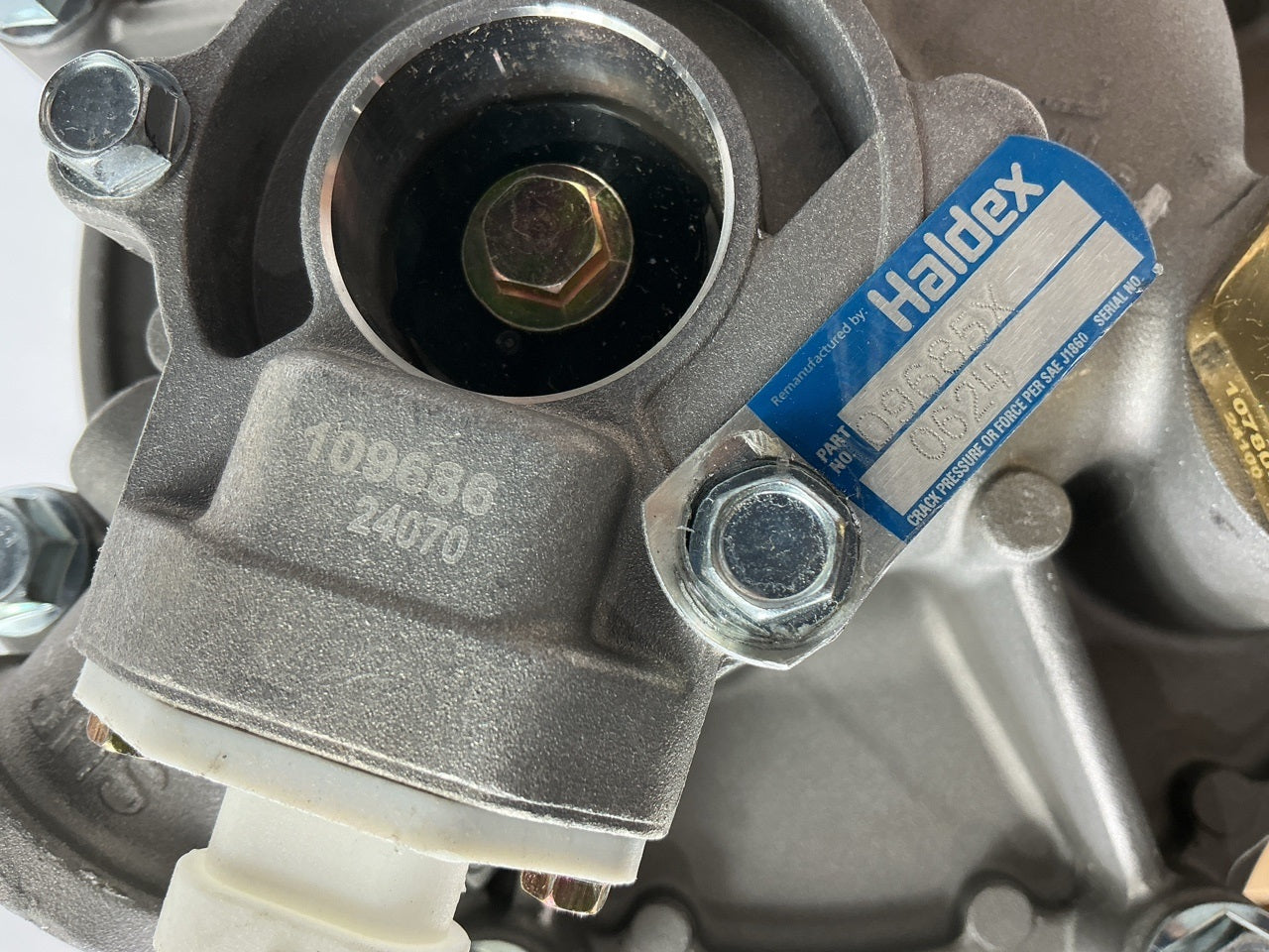 REMAN. Haldex 109685X AD-9 Air Brake Dryer, 12 Volt 3 Port