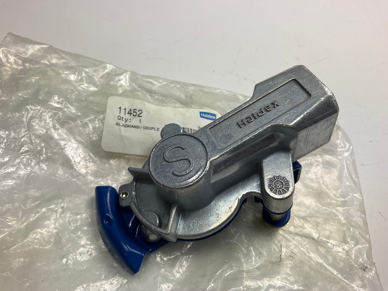 Haldex 11452 1/2'' NPT Port Conventional Gladhand Hose Coupler - Blue