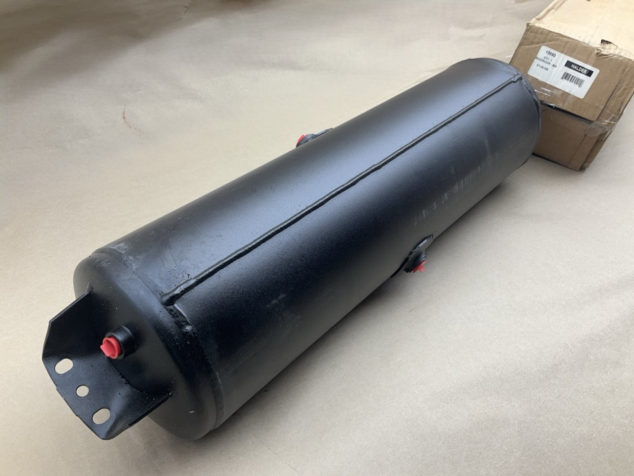 Haldex 19850 Air Brake Reservoir Tank, Single Compartment, Saddle Mounted, 8'' D.