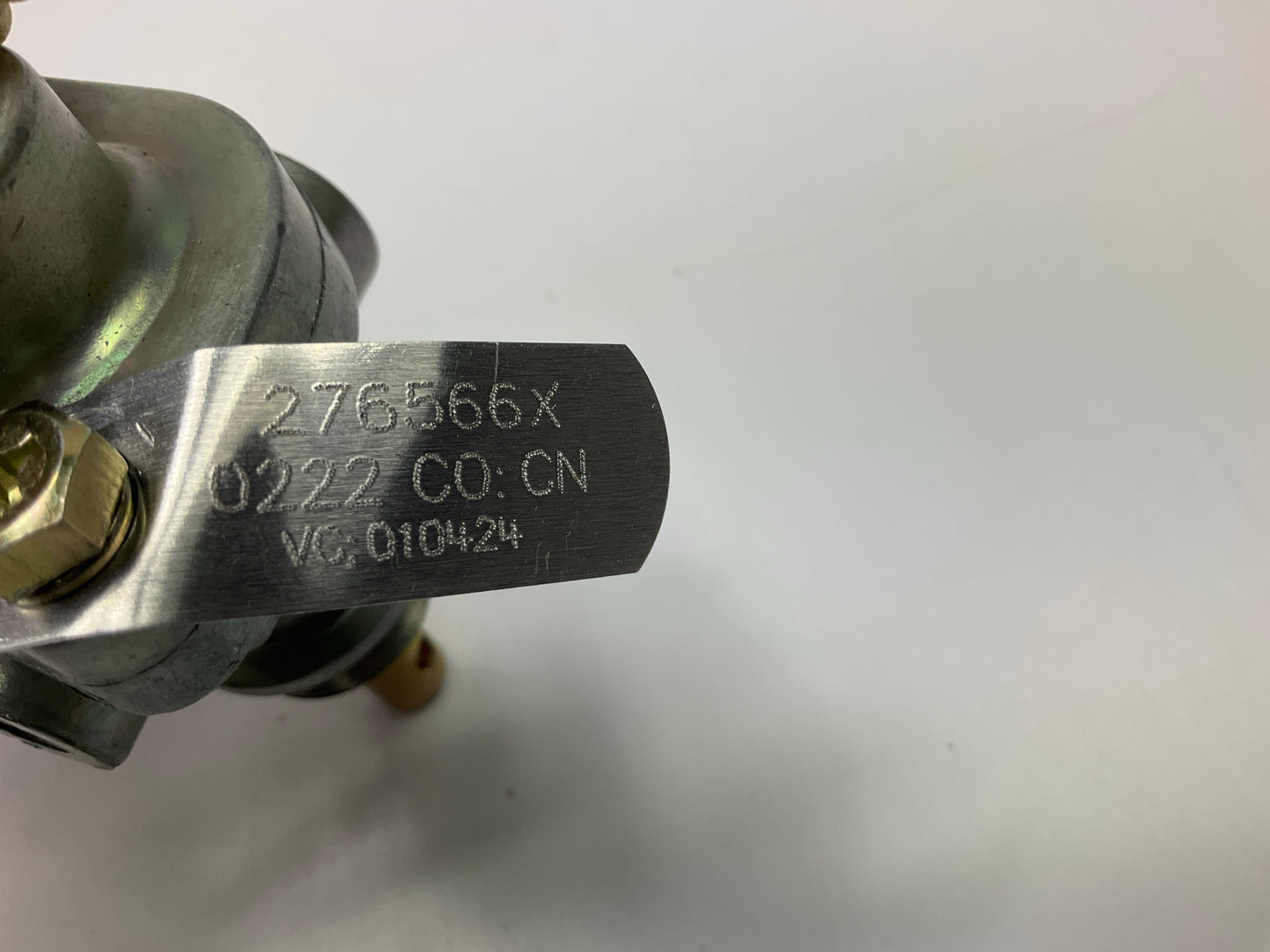 REMAN. Haldex 276566X Push-Pull Hand Control Valve, 1/8'' Ports, 20 PSI Release