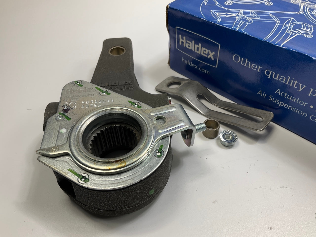 Haldex 40010156 Air Brake Automatic Slack Adjuster -  1.5'' 28 Spline, 5.5'' Arm