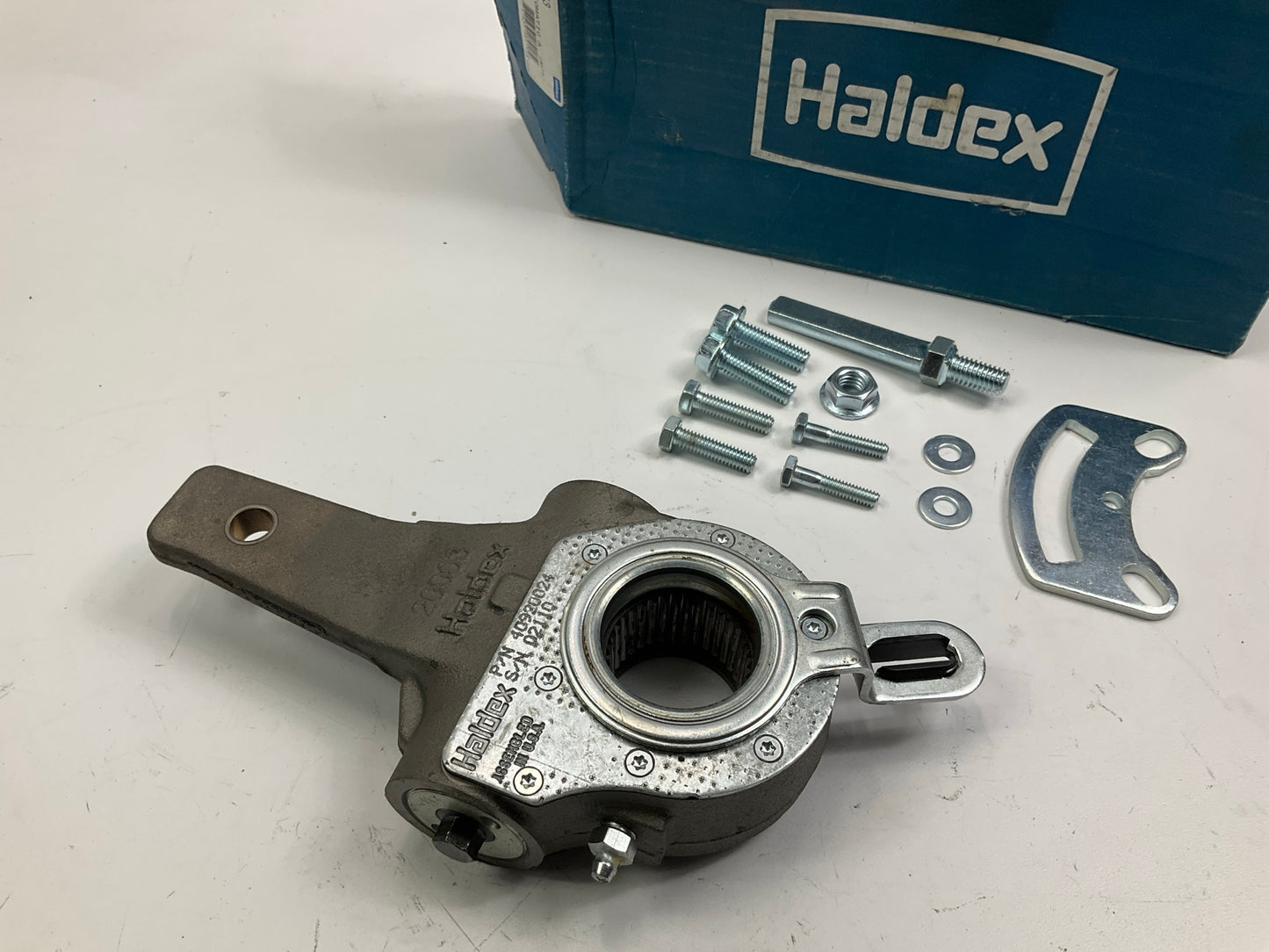 Haldex 40020213 Auto Brake Slack Adjuster, 1-5/8''-37 Spline, 5.5'' Arm Length