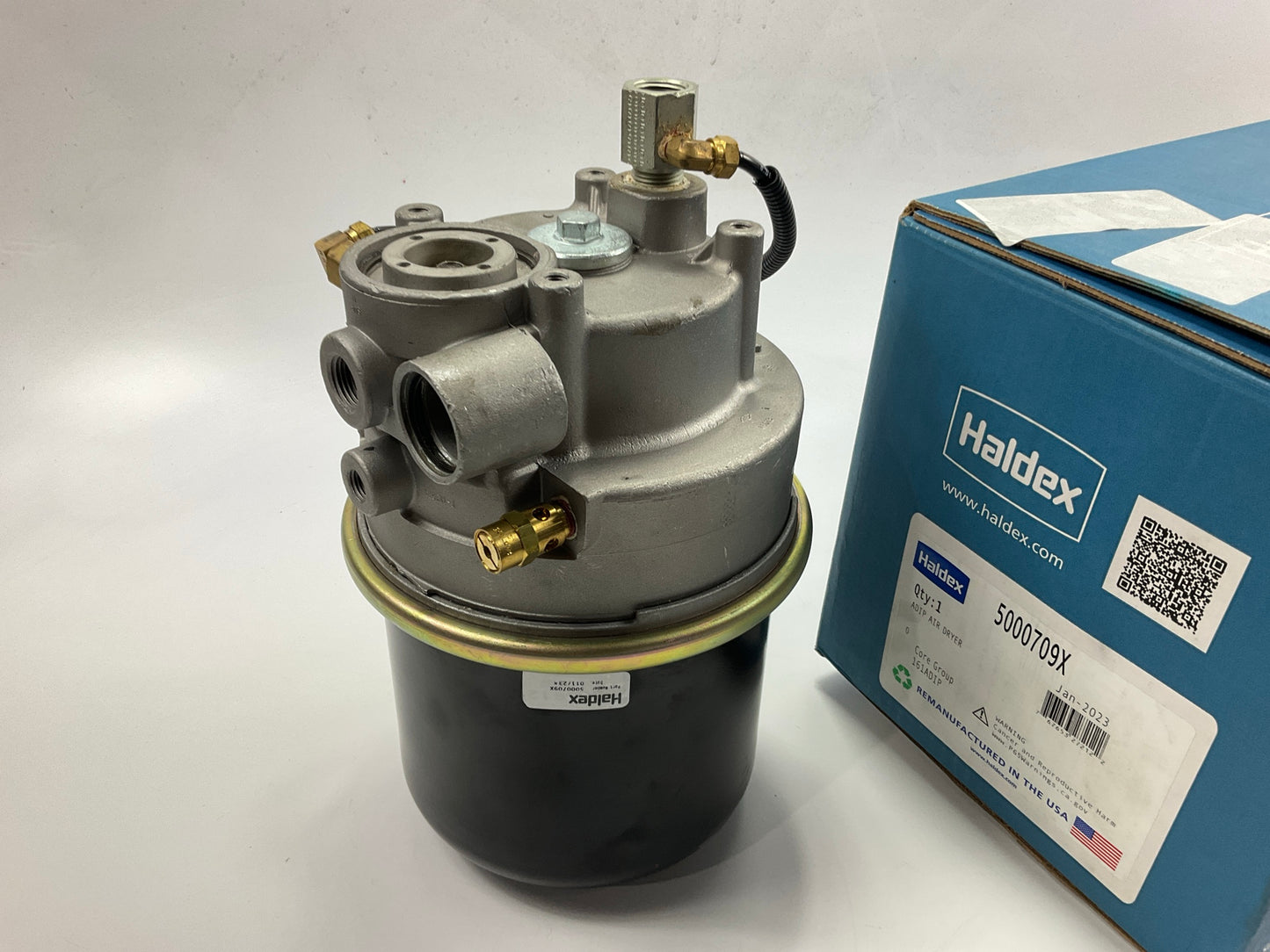 MISSING SENSOR - Bendix 5000709X AD-IP Air Dryer For Cummins HLST Engine 5000709