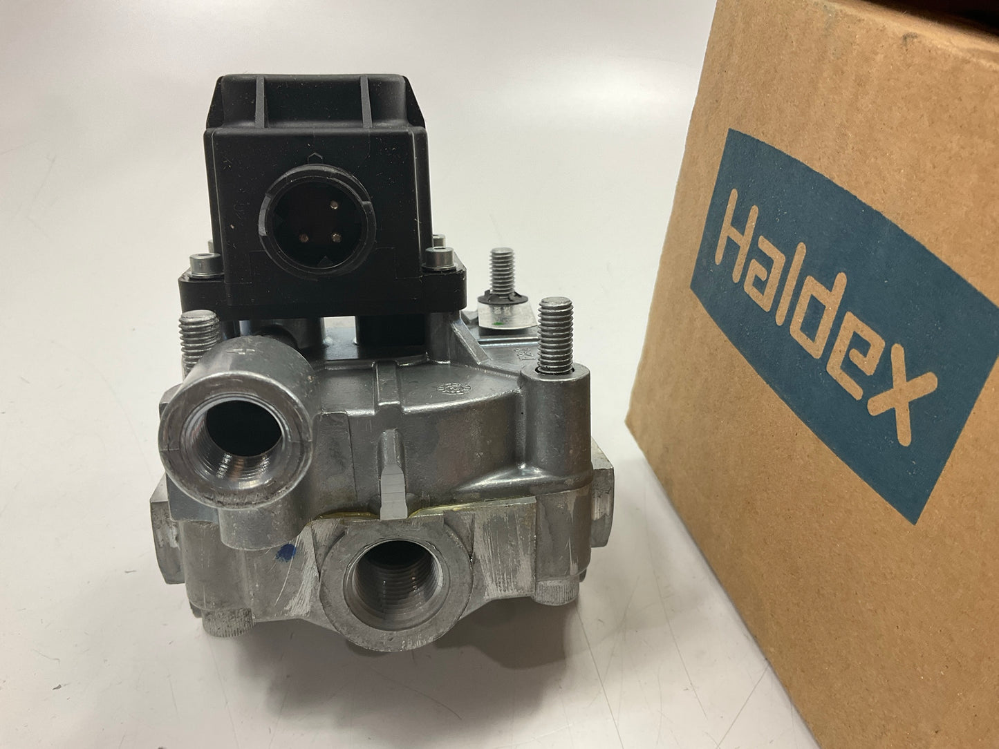 Haldex AL364046 6-Port 12 Volt ABS Relay Valve (Frame Mount) 364141111