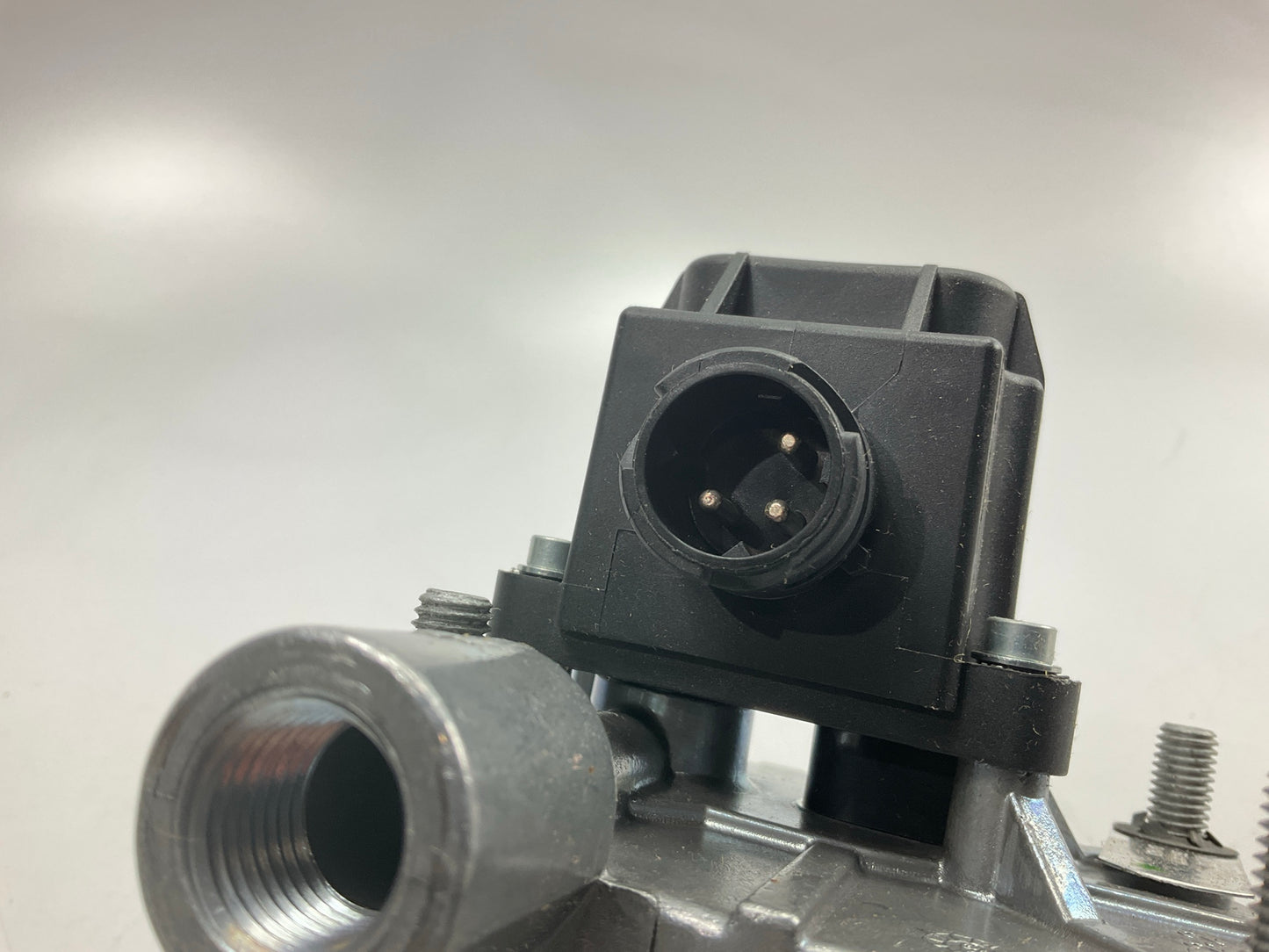 Haldex AL364046 6-Port 12 Volt ABS Relay Valve (Frame Mount) 364141111