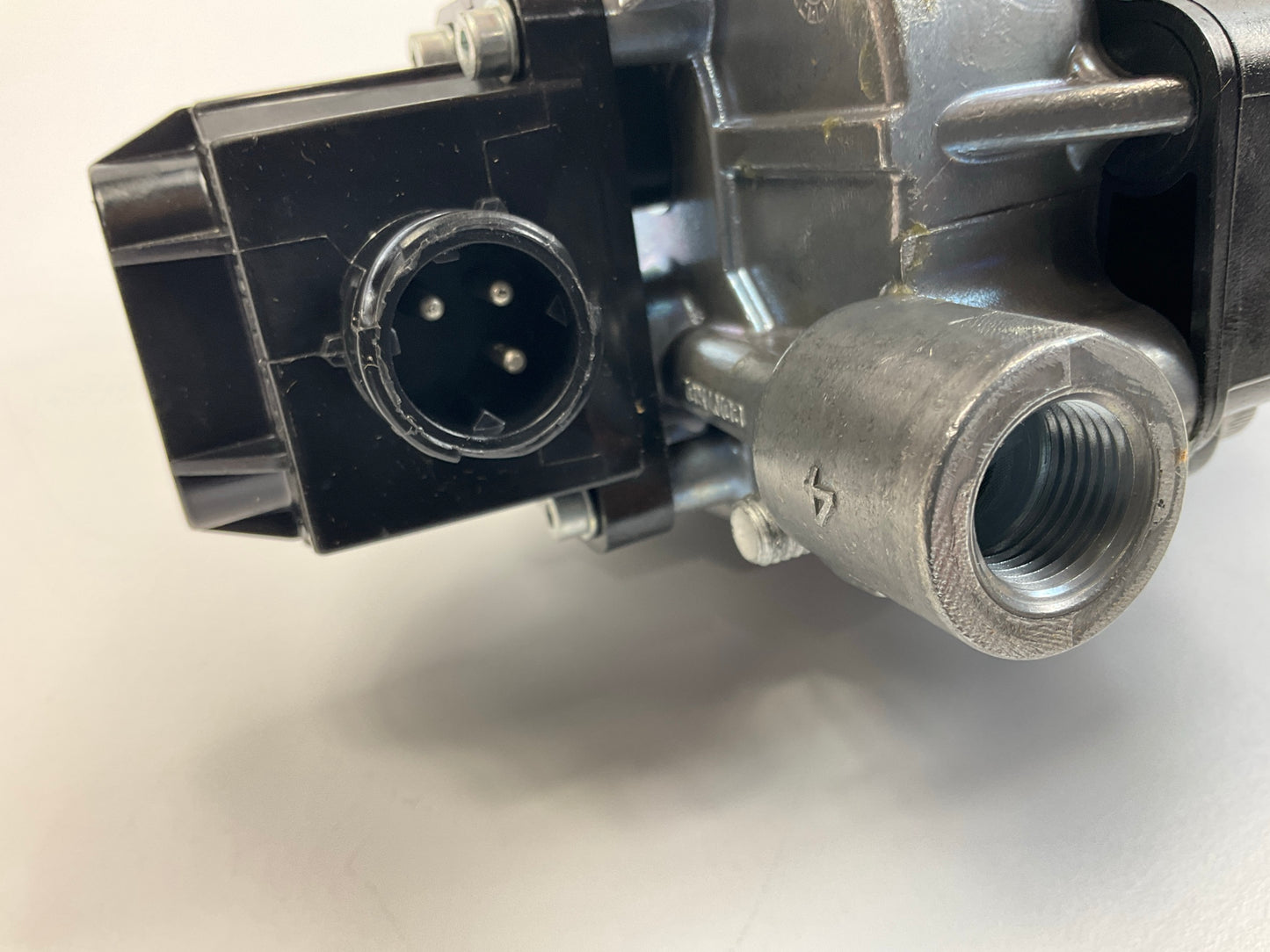 Haldex AL430614 Full-Function ABS (FFABS) Valve, 3/8'' Ports, ABS Modulator Valve