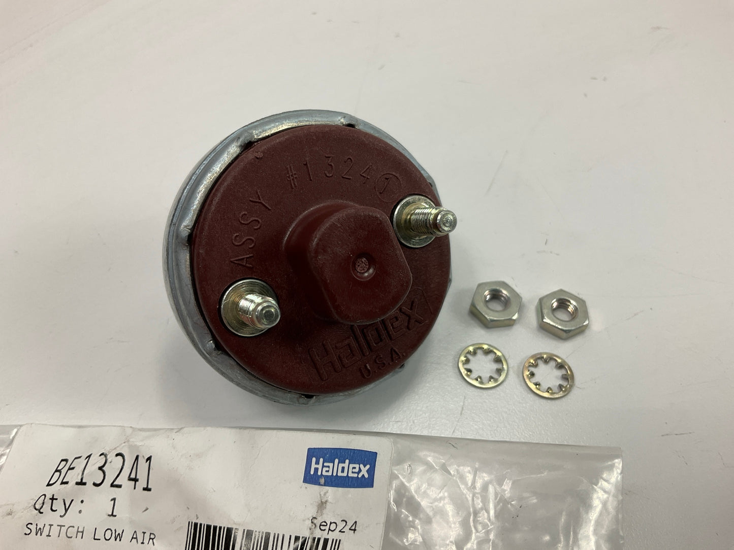Haldex BE13241 Low Air Switch, (12v Or 24v) 1/8-27 NPTF, 66 PSI