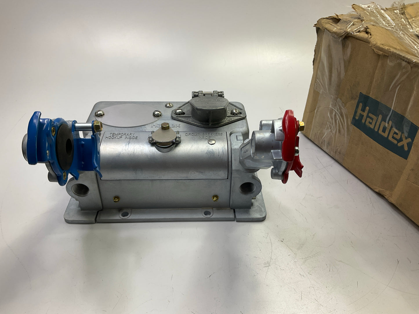 Haldex BE26103 Nosebox Assembly With Gladhands - Interline Style, 501802