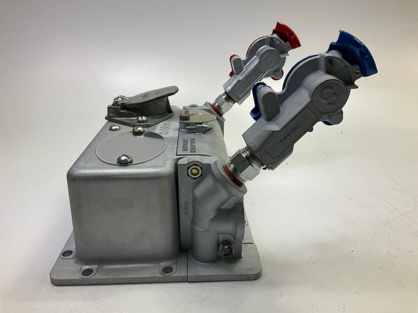 Haldex BE26103 Nosebox Assembly With Gladhands - Interline Style, 501802