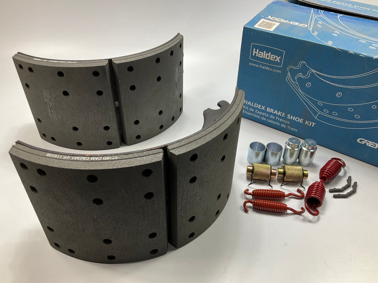 Relined Haldex CB4718QG HD Brake Shoe Kit - 16-1/2'' X 7'', 4718Q, 23000 Lbs 23K