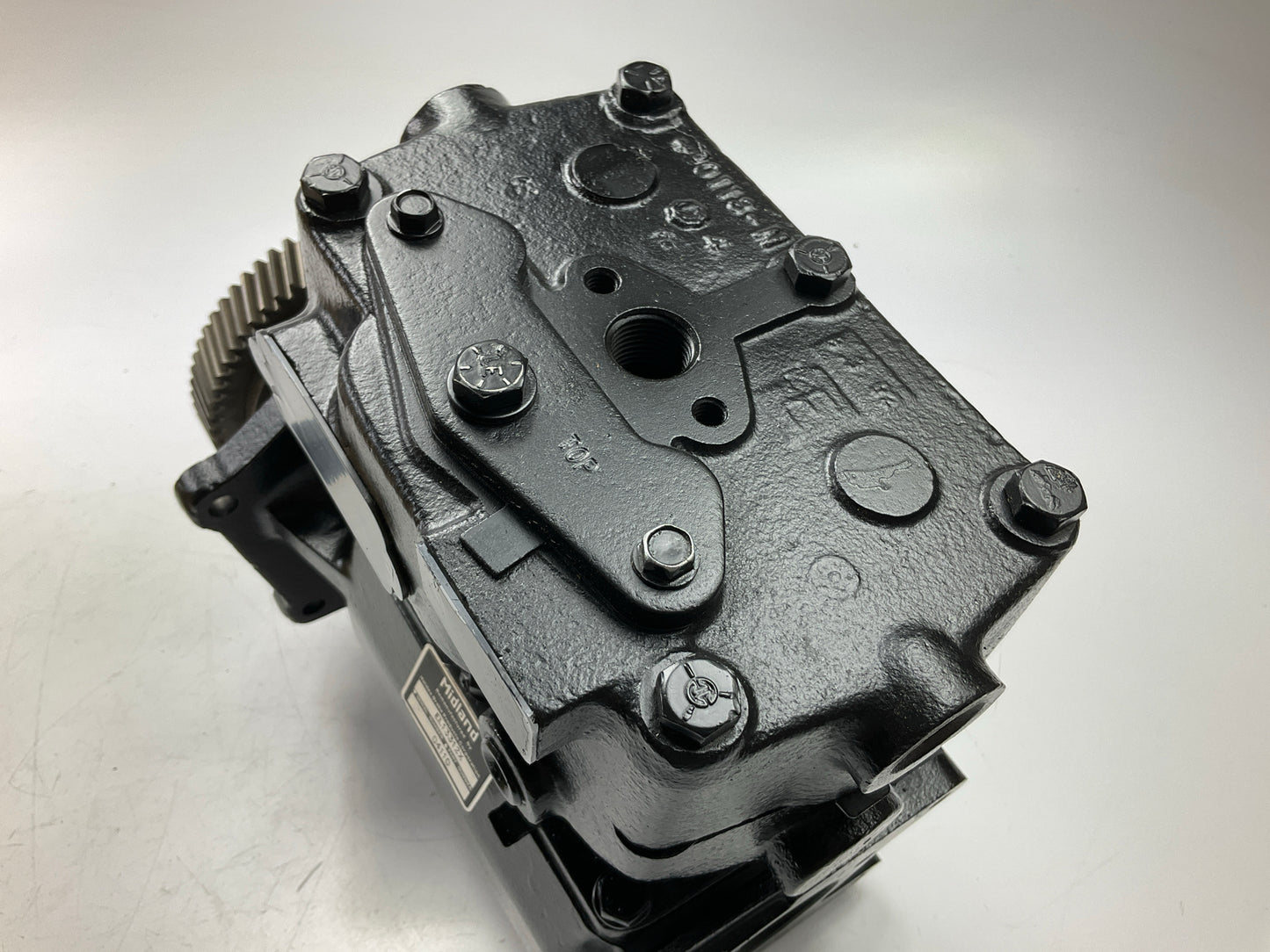 REMAN. Haldex EL13112X Air Brake Compressor For 0° Mack In-Line Extended Flange