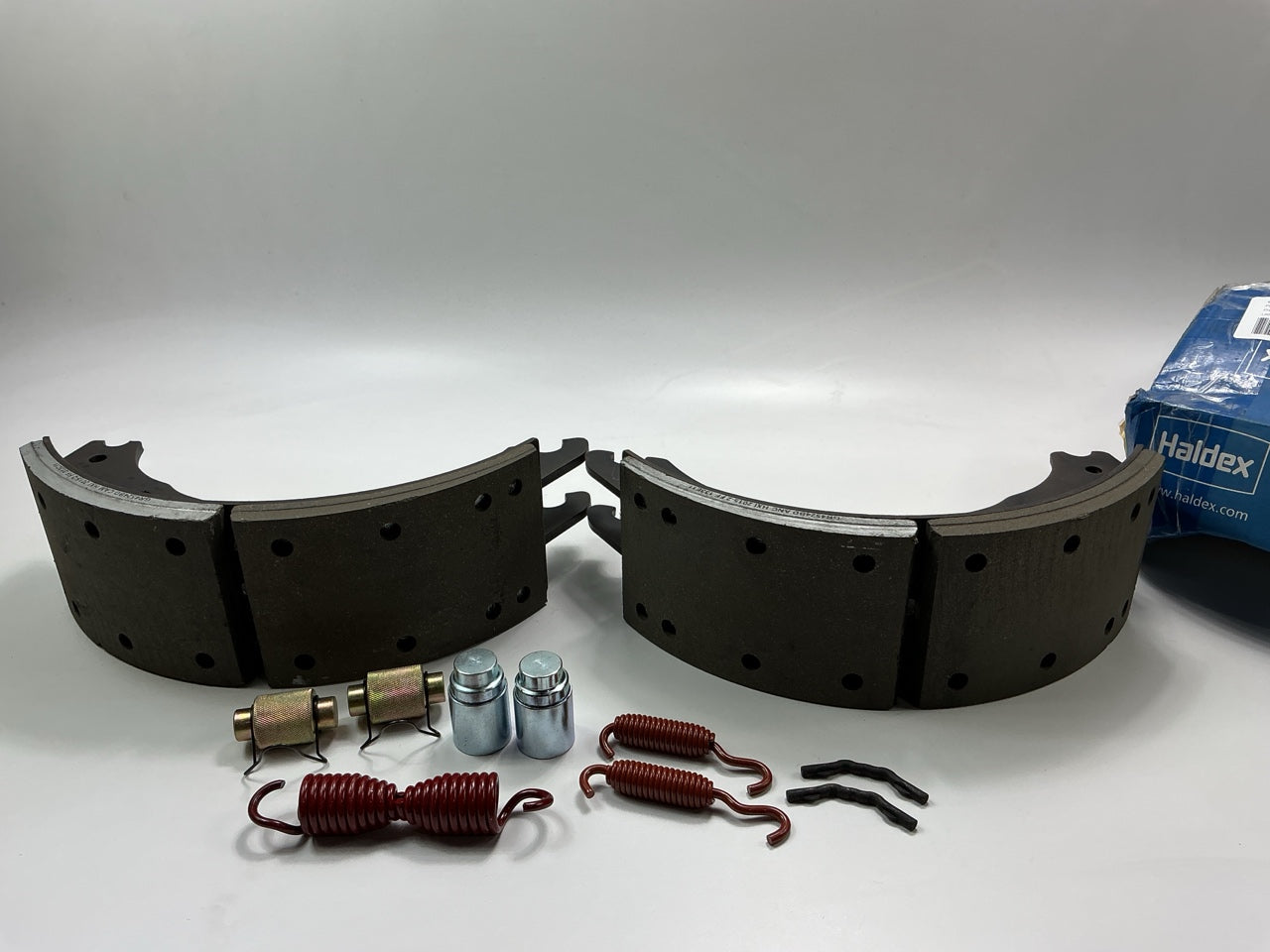 Relined Haldex GR4524QG #4524 Brake Shoes 16-1/2'' X 5, 23k Lbs 16.5'' Meritor ''Q''