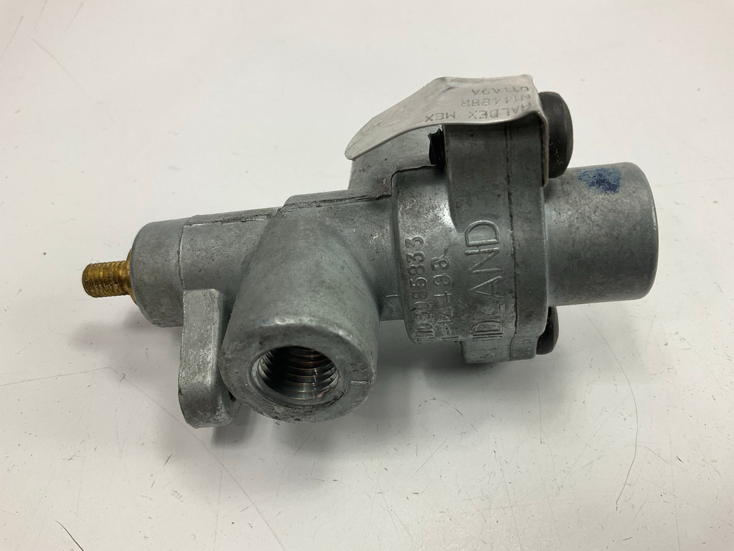 Haldex KN20011 Dash Push-Pull Valve, 0 PSI Pop-Off, 1/4'' NPT Ports