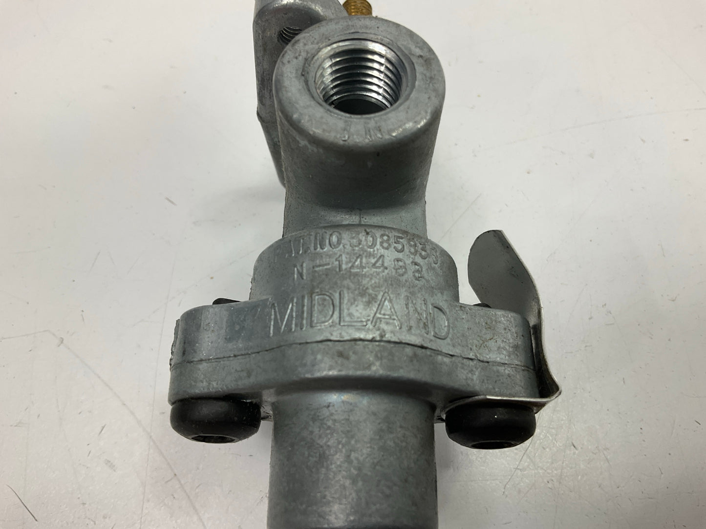 Haldex KN20011 Dash Push-Pull Valve, 0 PSI Pop-Off, 1/4'' NPT Ports
