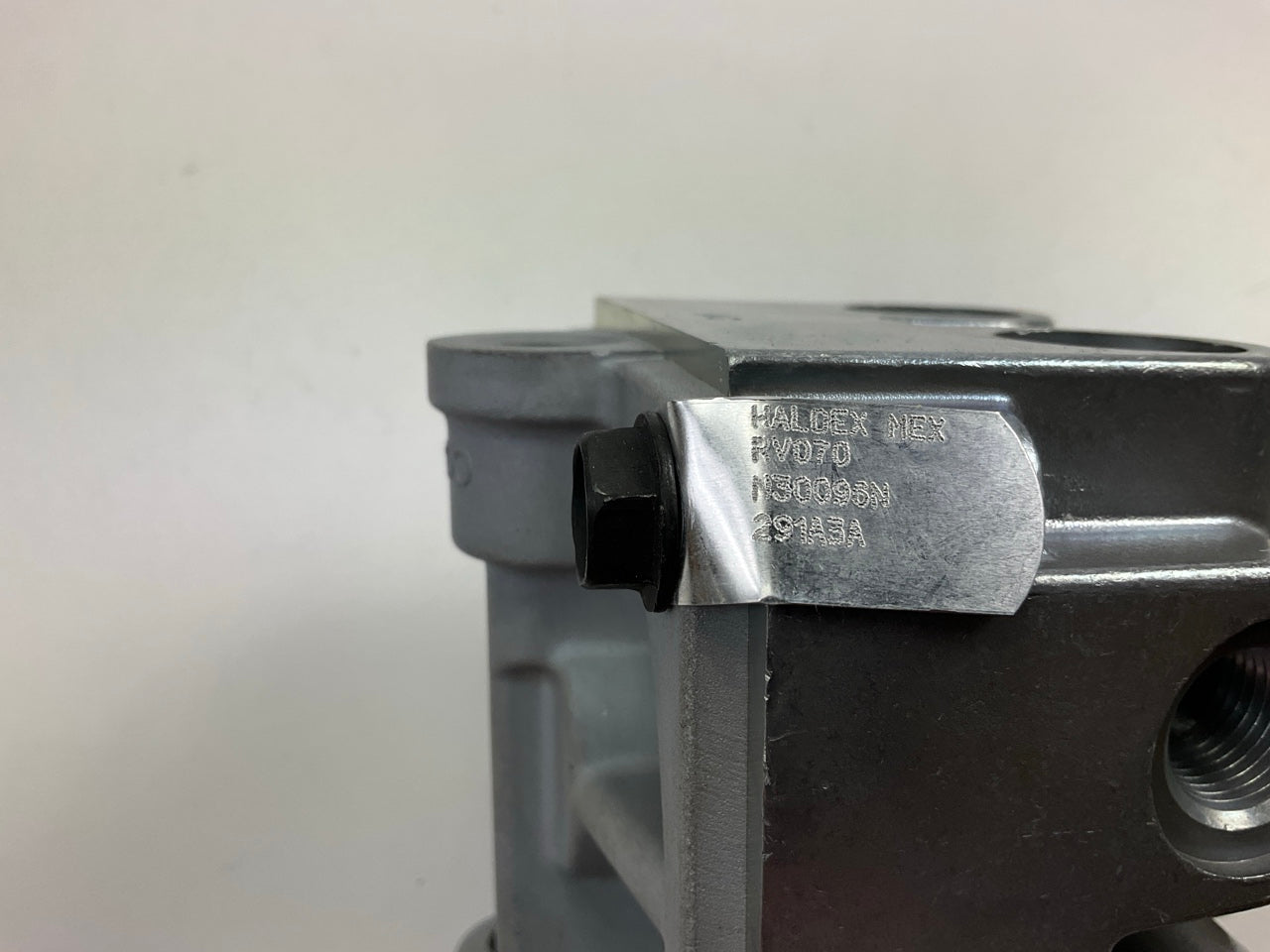 REMAN. Haldex KN28080X Brake Relay Valve, 4 Delivery Port (3/8'') 7 PSI Crack