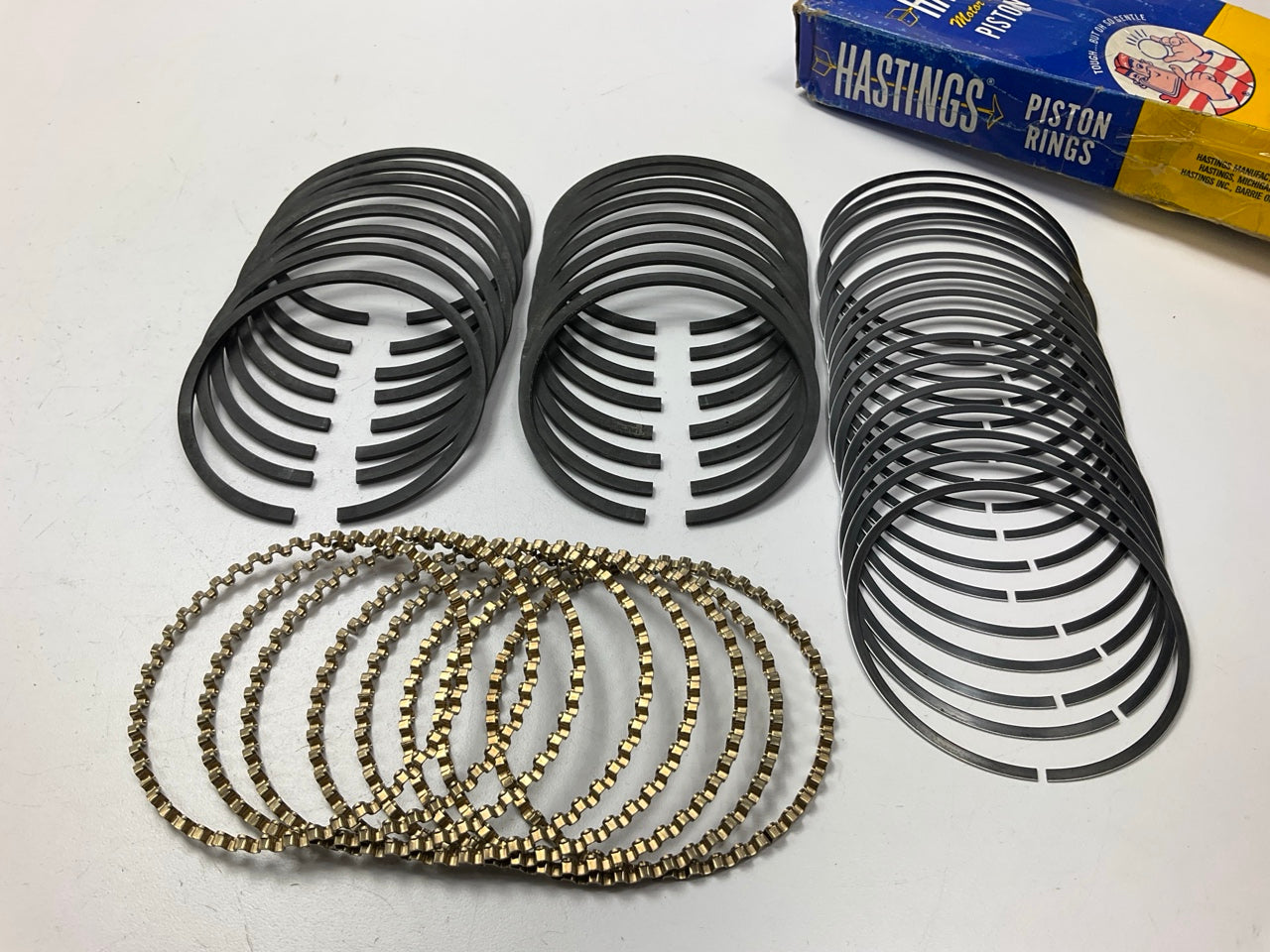 Hastings SR4519 Piston Rings - STD - International V392 V401 MV404 MV446 V461
