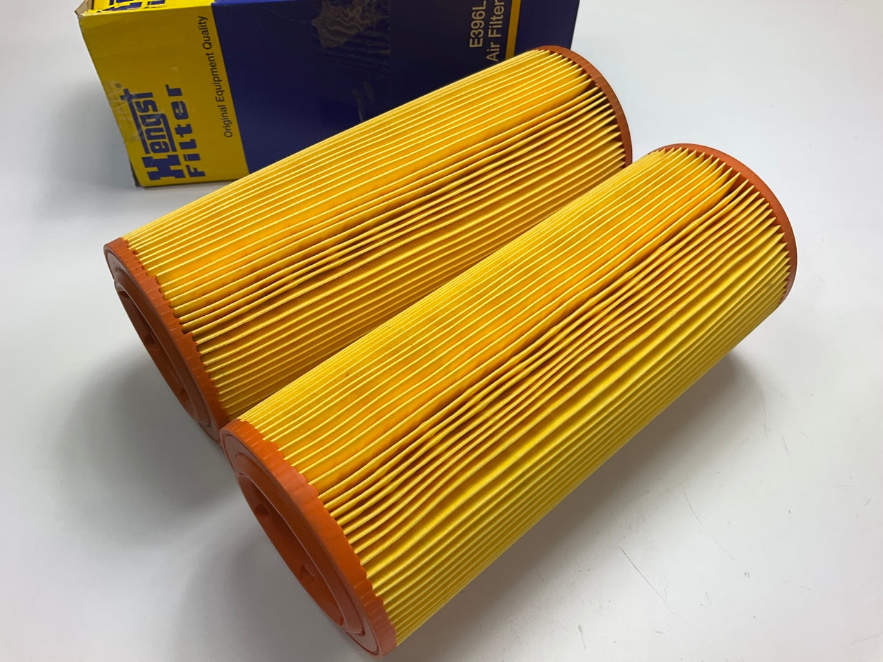 (2) Hengst E396L Air Filter For 1987-1998 Saab 9000 AR366 9174 LX801 CA6393