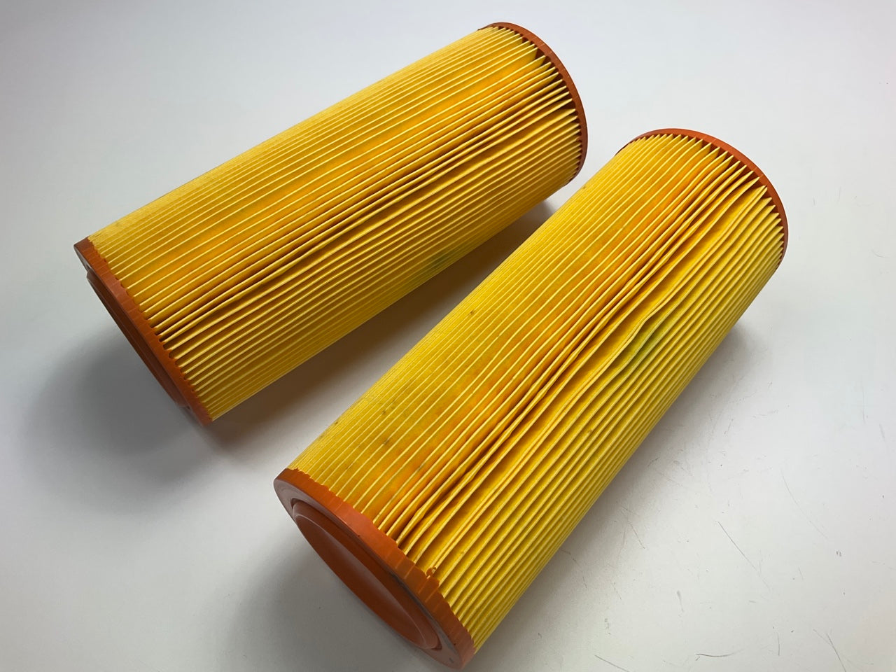 (2) Hengst E396L Air Filter For 1987-1998 Saab 9000 AR366 9174 LX801 CA6393
