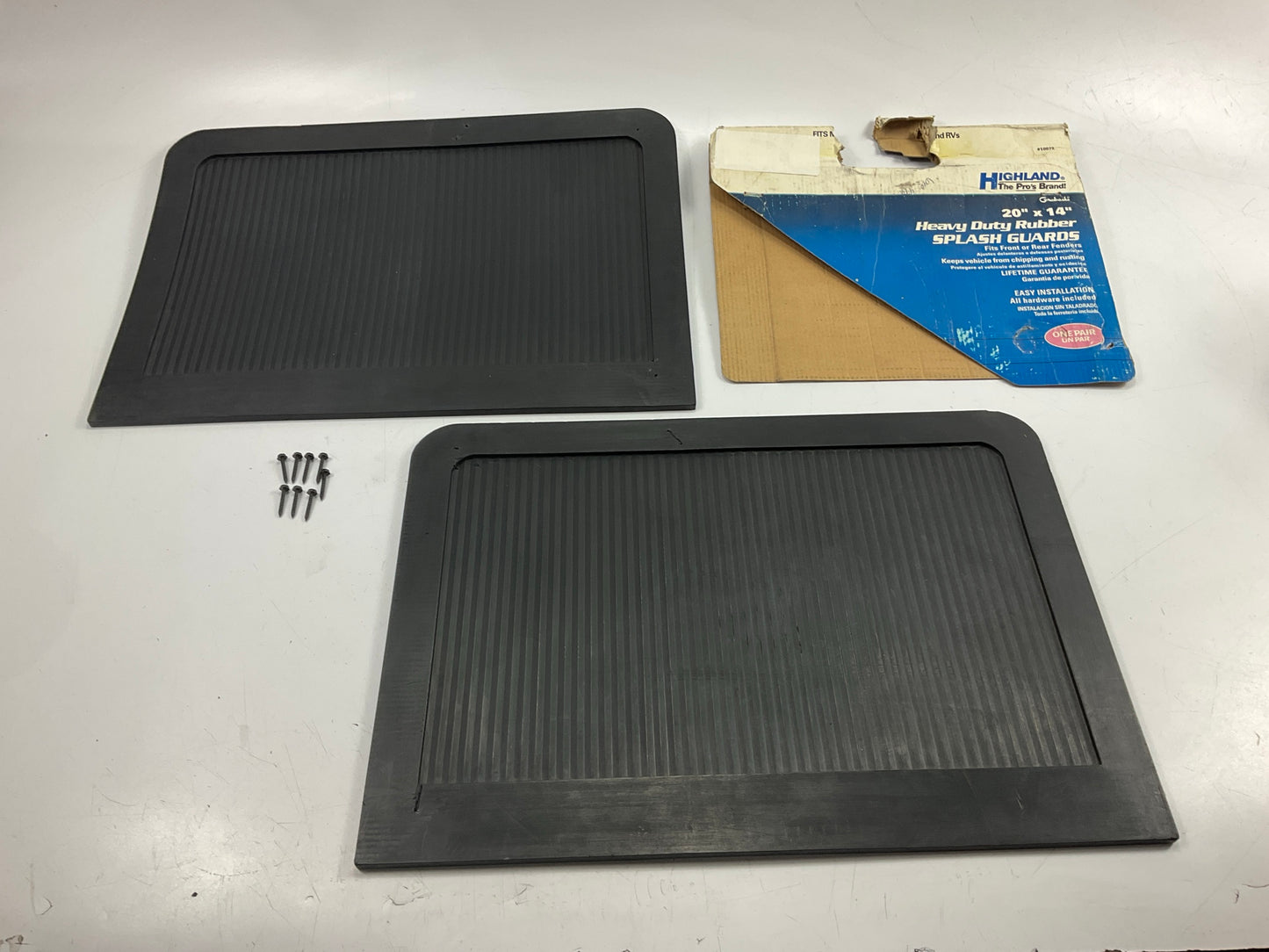 Highland 10072  20'' X 14'' Heavy Duty Rubber Splash Guard Mud Flaps