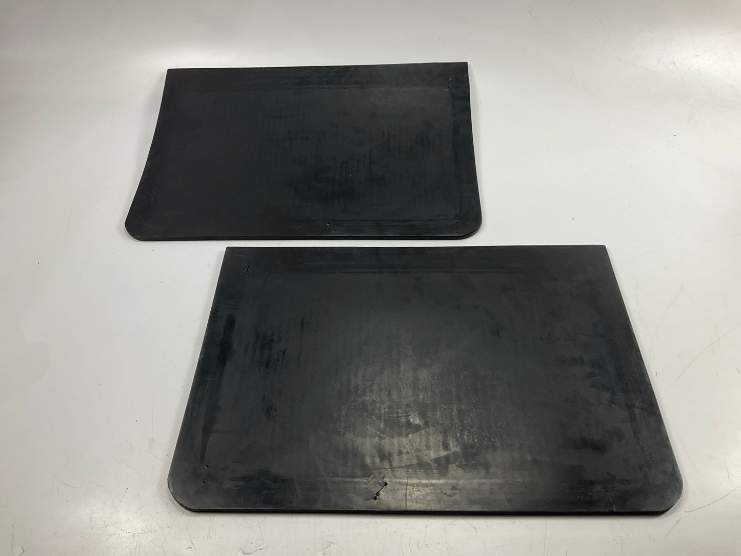Highland 10072  20'' X 14'' Heavy Duty Rubber Splash Guard Mud Flaps
